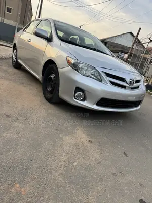 Toyota Corolla LE Special Edition 4dr Sedan (1.8L 4cyl 4A) 2013 Silver