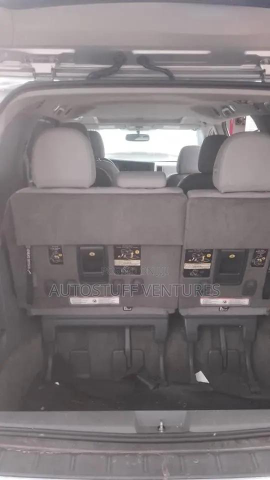 Toyota Sienna 2017 Silver