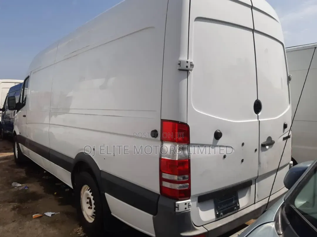 Mercedes-Benz Sprinter 2011 White