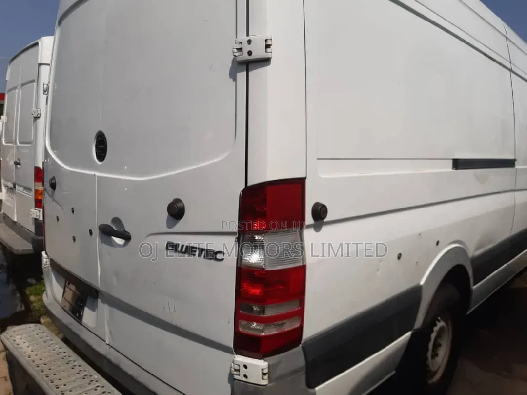 Mercedes-Benz Sprinter 2011 White