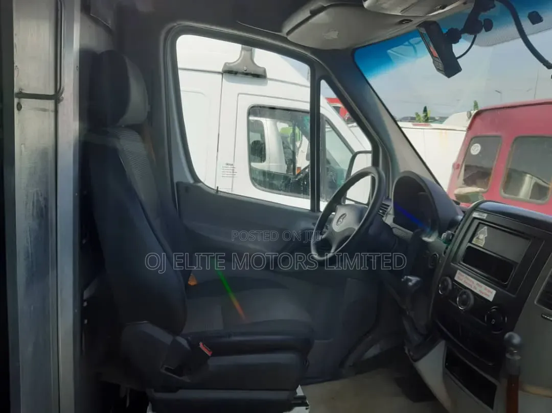Mercedes-Benz Sprinter 2011 White