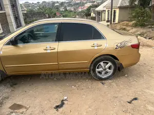 Honda Accord 2004 Gold