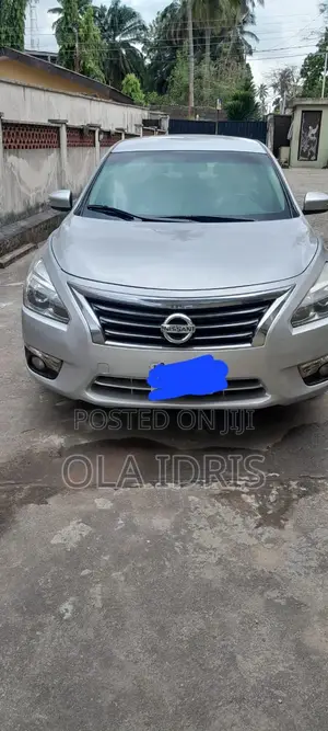 Nissan Altima 2.5 4dr Sedan (2.5L 4cyl CVT) 2015 Silver