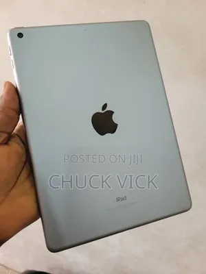 Apple iPad 9.7 128 GB Gray