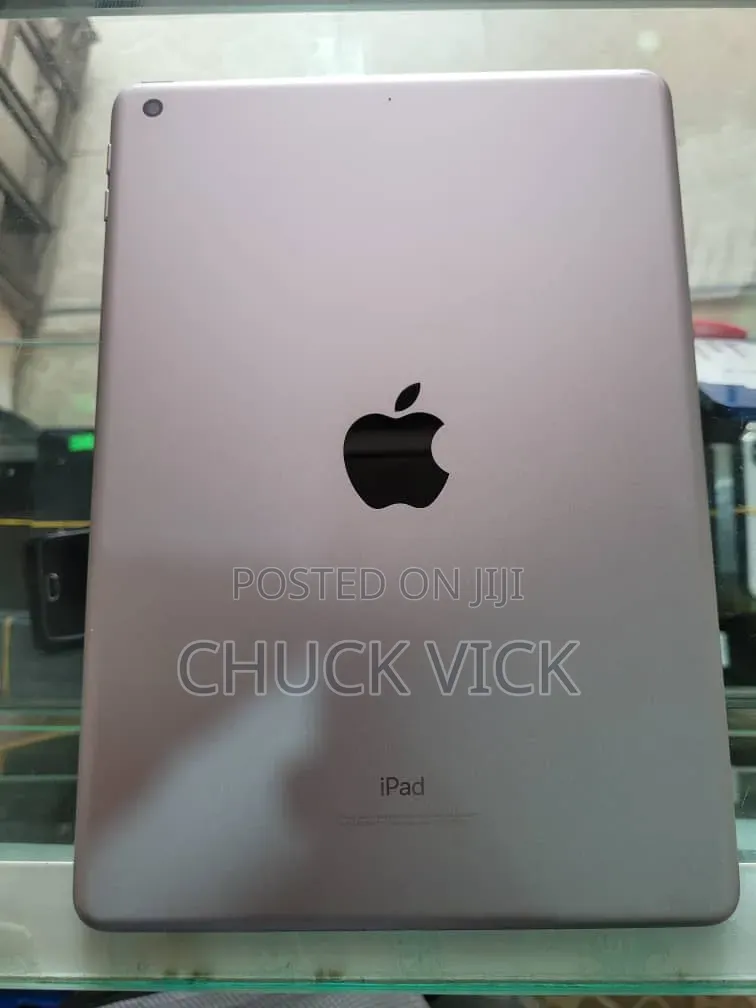 Apple iPad 9.7 128 GB Gray