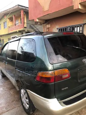 Toyota Sienna 2000 Green