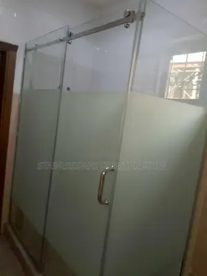 Showers – Smooth Water Flow + Clean Lines