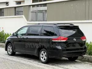 Toyota Sienna 2011 Black