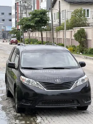 Toyota Sienna 2011 Black