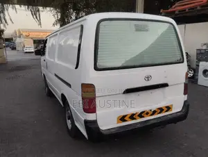 Toyota HiAce 2000 White