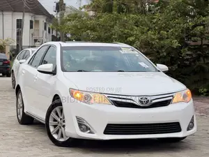 Toyota Camry XLE V6 4dr Sedan (3.5L 6cyl 6A) 2013 White