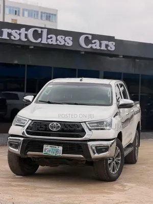Toyota Hilux 2021 White