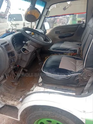 Mazda E2200 2007 White