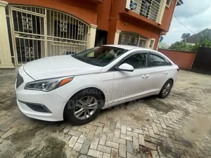 Hyundai Sonata Base Sedan FWD (2.4L 4cyl 6A) 2017 White