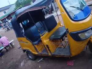 TVS Apache 160 4V 2021 Yellow