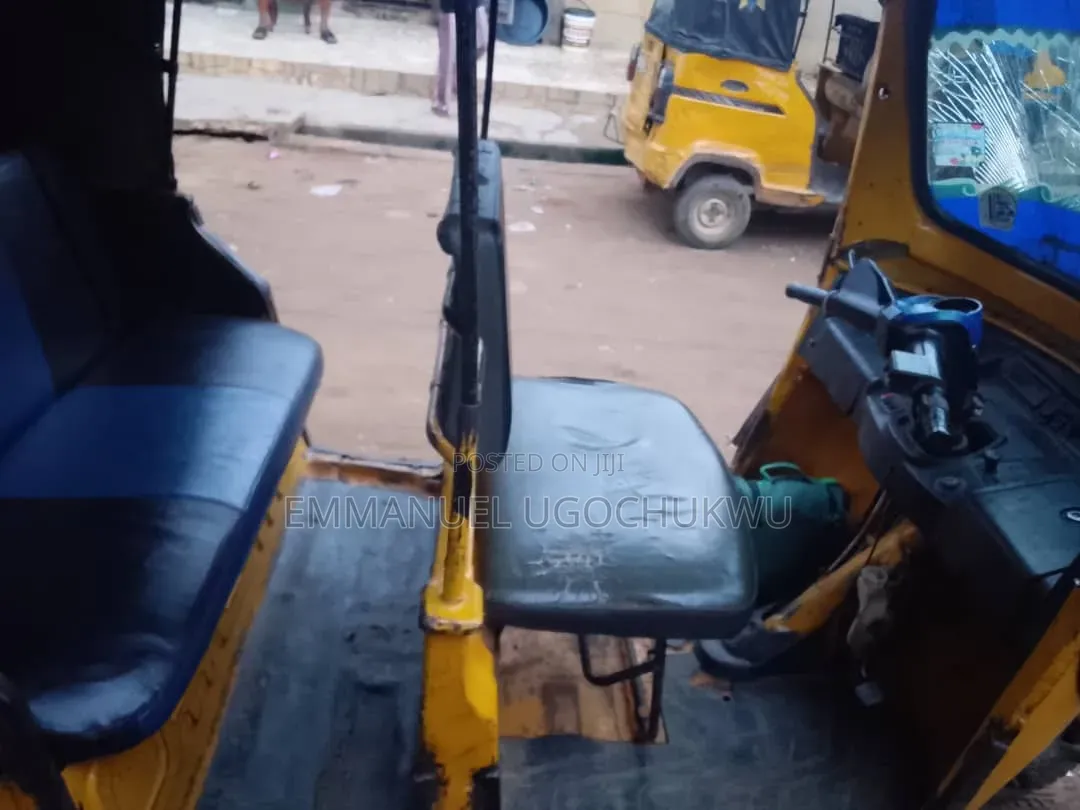 TVS Apache 160 4V 2021 Yellow