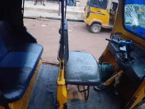 TVS Apache 160 4V 2021 Yellow