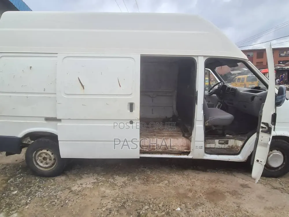 Ford Transit 2000 White