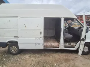 Ford Transit 2000 White
