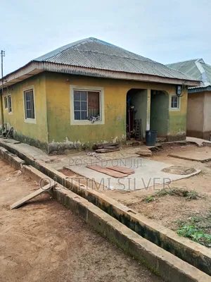 Furnished 6bdrm House in Community School,, Ikorodu for sale
