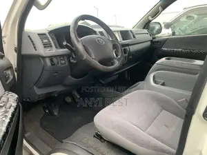 Toyota HiAce 2010 White