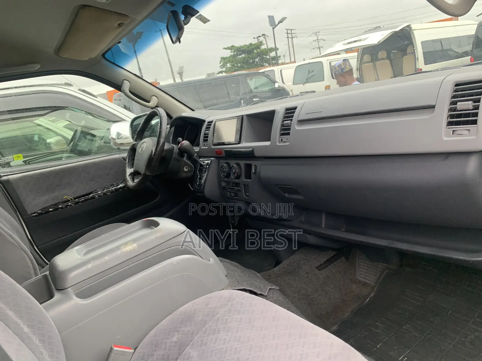 Toyota HiAce 2010 White
