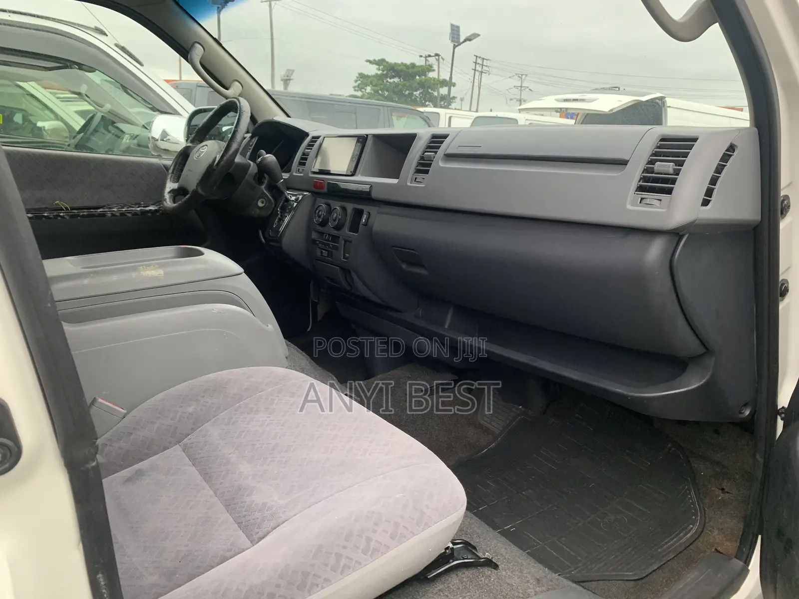 Toyota HiAce 2010 White