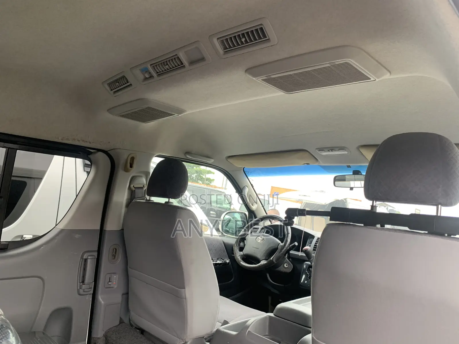 Toyota HiAce 2010 White