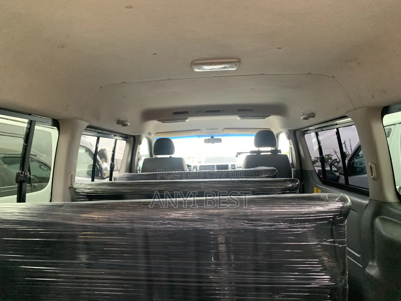 Toyota HiAce 2010 White