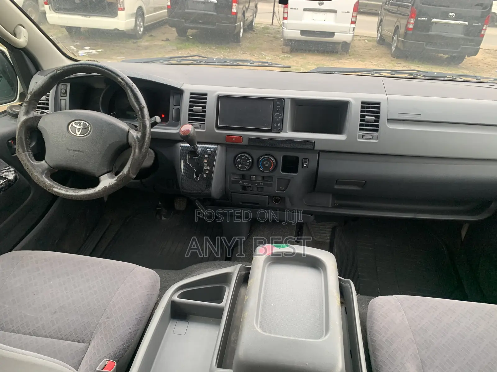Toyota HiAce 2010 White