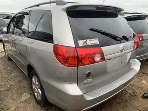 Toyota Sienna 2006 Silver