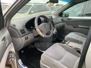 Toyota Sienna 2006 Silver