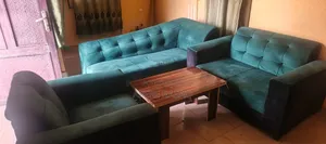 Neatly Used 1,2,3 Sitters With Centre Table