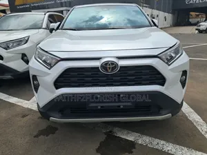 Toyota RAV4 2021 White