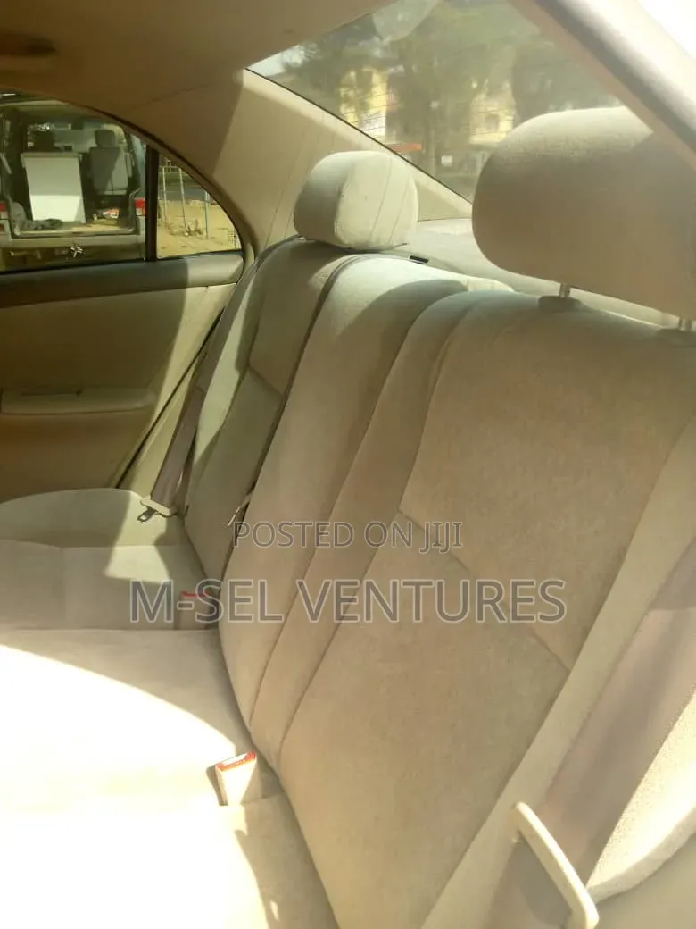 Toyota Corolla LE 2004 White