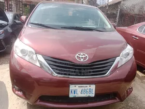 Toyota Sienna 2012 Red