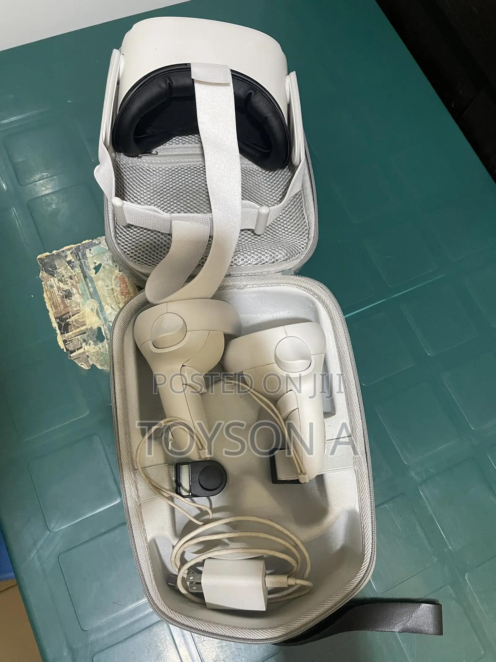 Oculus Quest 2 With Headset, Carry Case and Controller 256gb