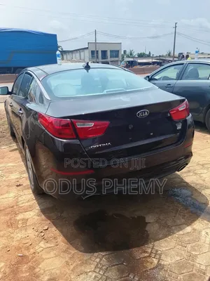 Toyota Camry LE 4dr Sedan (2.5L 4cyl 6AM) 2010 Gray