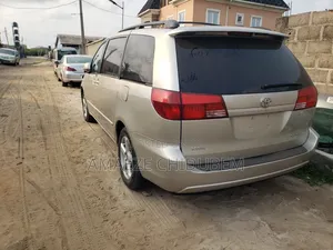 Toyota Sienna 2005 Silver