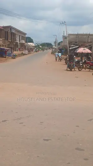 100feet by 100feet at Sapele Road Bypass Uhie
