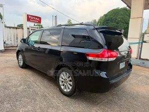Toyota Sienna 2011 Black