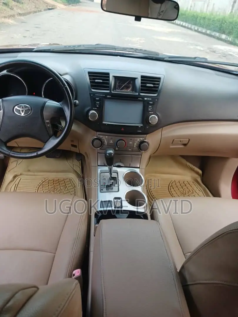 Toyota Highlander 2011 Red