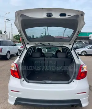 Toyota Matrix S Hatchback AWD (2.4L 4cyl 4A) 2009 White