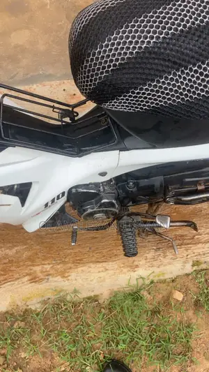 TVS Neo NX 2025 White