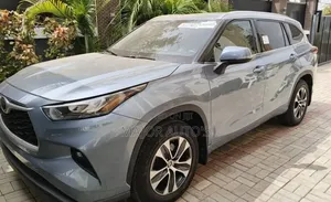 Toyota Highlander XLE 2021 Gray