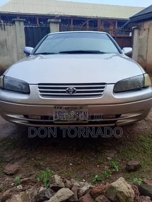 Toyota Camry LE 4dr Sedan (2.2L 4cyl 4A) 2000 Gray