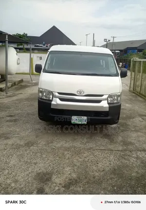 Toyota HiAce 2014 White