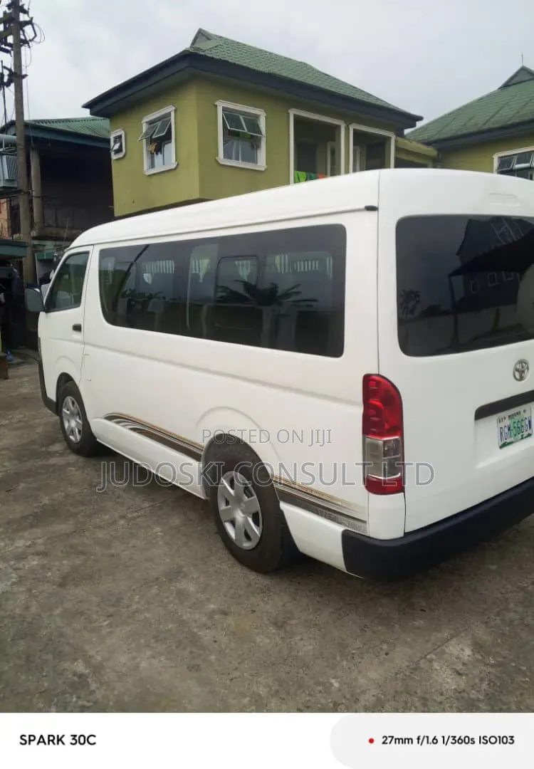 Toyota HiAce 2014 White