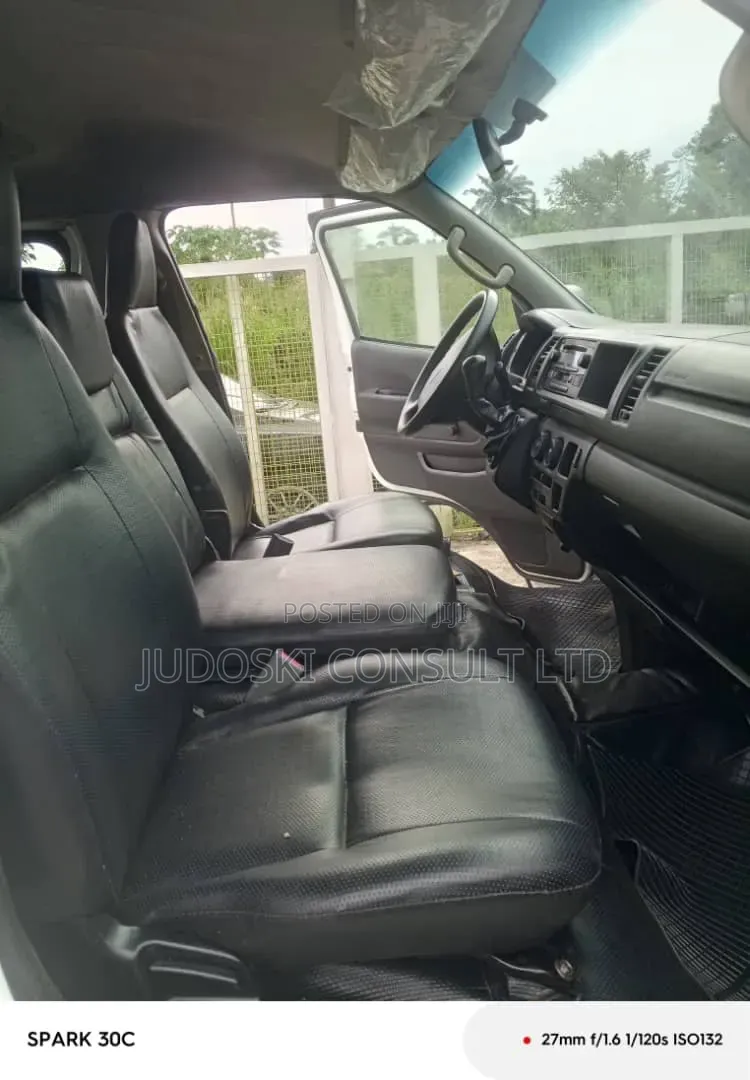 Toyota HiAce 2014 White