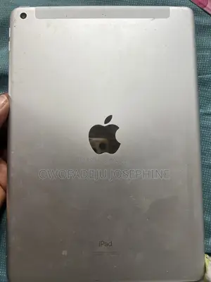 Apple iPad 9.7 64 GB White